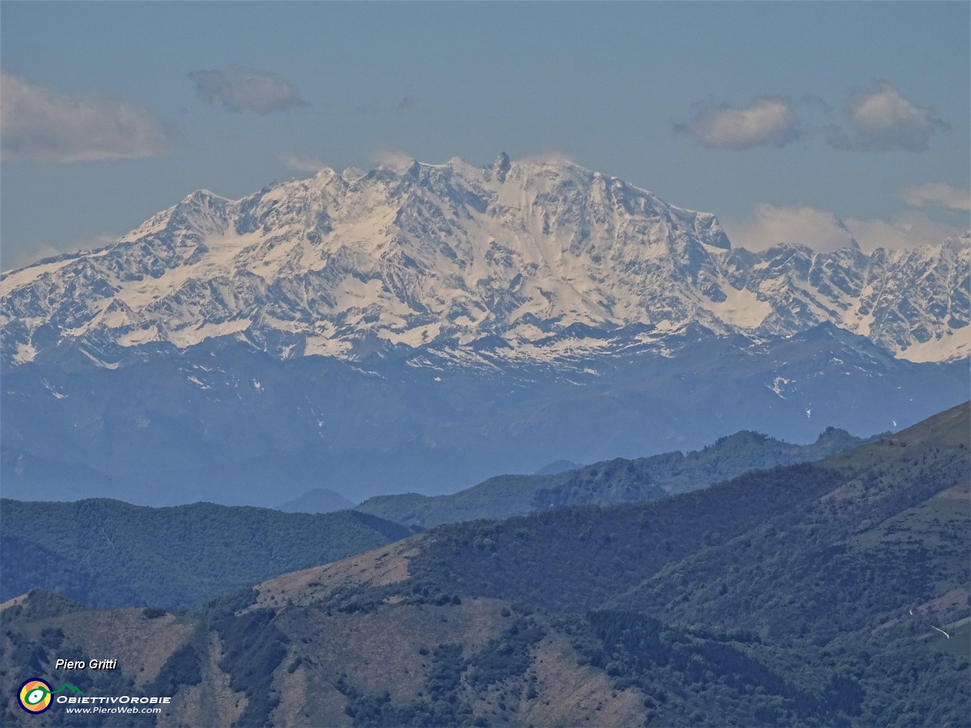 68 Zoom in Monte Reosa e Cervino a dx coperto da nuvole.JPG